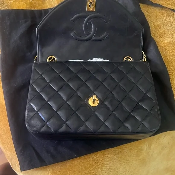 Chanel Black Quilted Leather Chain Bag - Picture 5 of 11